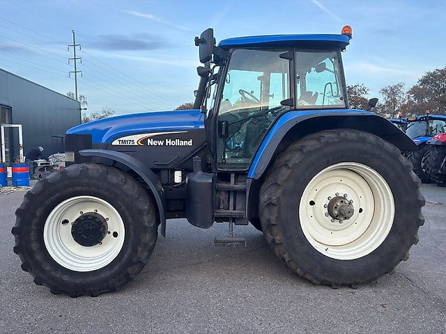 New Holland TM 190