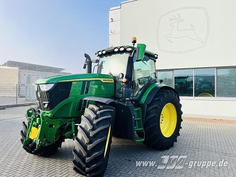 John Deere 6R 250