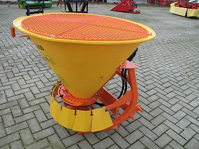 Pronar Sand-Salz-Streuer PS 250 mit Gelenkwellenantrieb überjährig