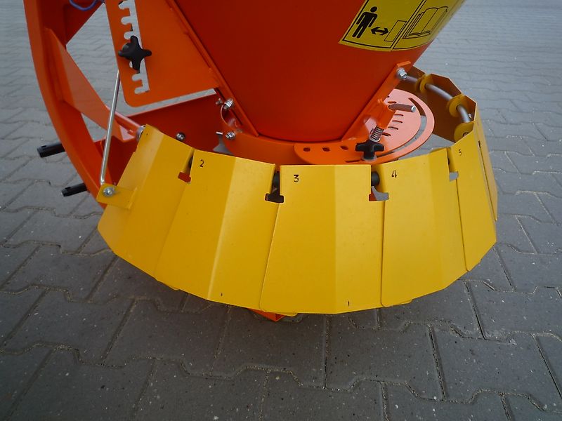 Pronar Sand-Salz-Streuer PS 250 mit Gelenkwellenantrieb überjährig
