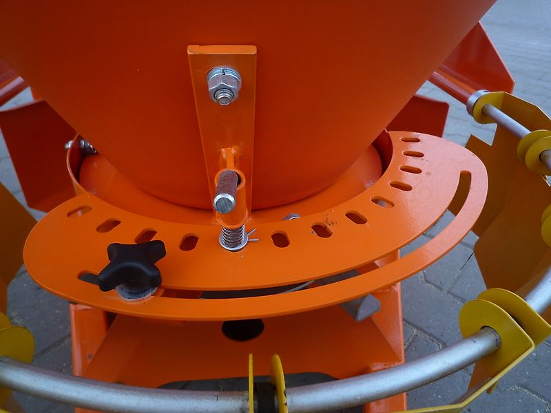 Pronar Sand-Salz-Streuer PS 250 mit Gelenkwellenantrieb überjährig
