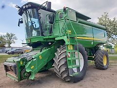 John Deere S690i