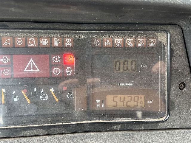 Case IH CS110 TRACTOR MET HERDER MAAIARM