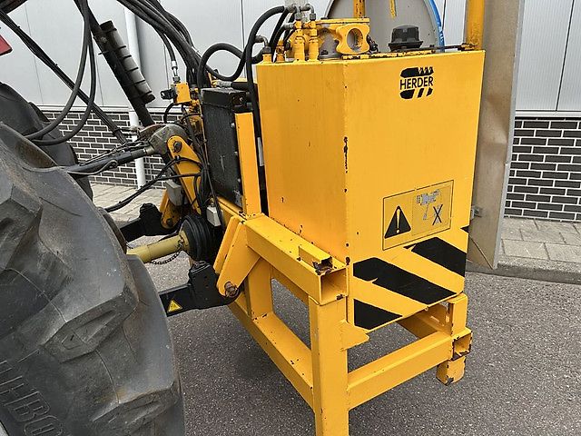 Case IH CS110 TRACTOR MET HERDER MAAIARM