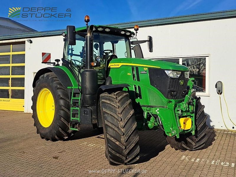 John Deere 6R 250