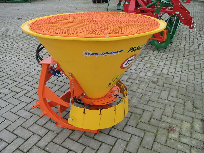 Sofort ab Lager: Pronar Salzstreuer PS 250 / PS 250 M, NEU