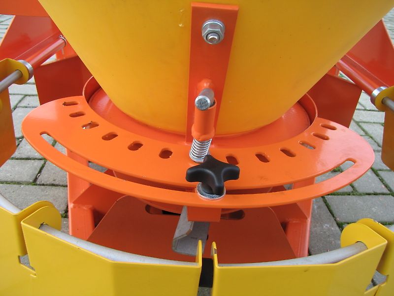 Sofort ab Lager: Pronar Salzstreuer PS 250 / PS 250 M, NEU