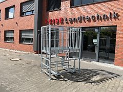 Fliegl Arbeitsbühne Hoch mit seitlichem Einstieg