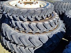 Michelin samt BKT Radodlingshjul 9,5R44 och 210/95R32