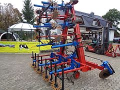 Hatzenbichler Fingerhacke 360 mm in weicher gelber Ausführung mit Halter passend für Hatzenbichler Profilrohre universell verstell- & verschiebar an Vierkanrrohr im Orginal 8 Doppelsterne 16 Elemente passend für Hacke mit 8 Reihen in Topzustand