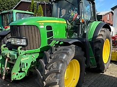 John Deere 7530