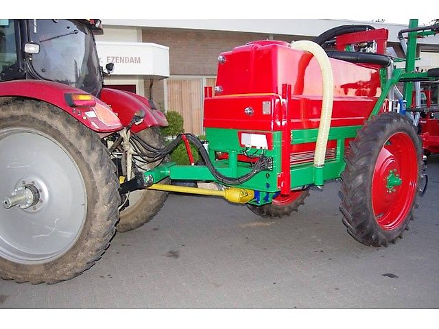 Globus Getrokken rijen-bemester voor dierlijke drijfmest