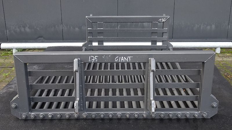 Hofstede Tegelriek verhoogde zijtanden stenenriek puinriek tegel stenen puin riek met model Euro / Giant of Weidemann aankoppeling