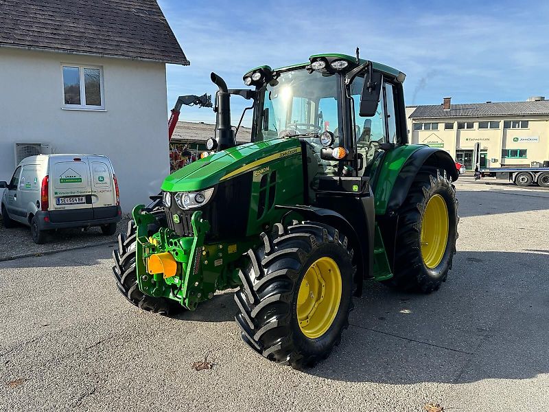 John Deere 6090M