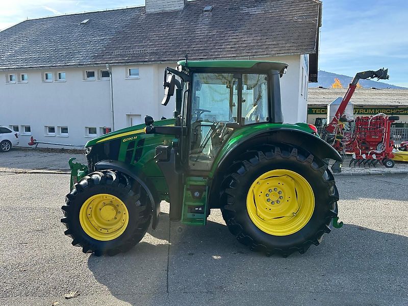 John Deere 6090M