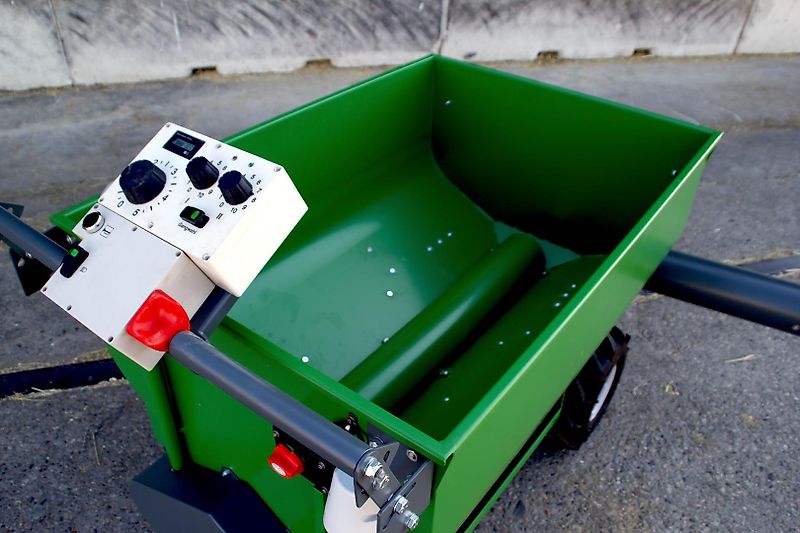 Elektrisch angetriebener Futterwagen mit Förderschnecke Rinder 400L