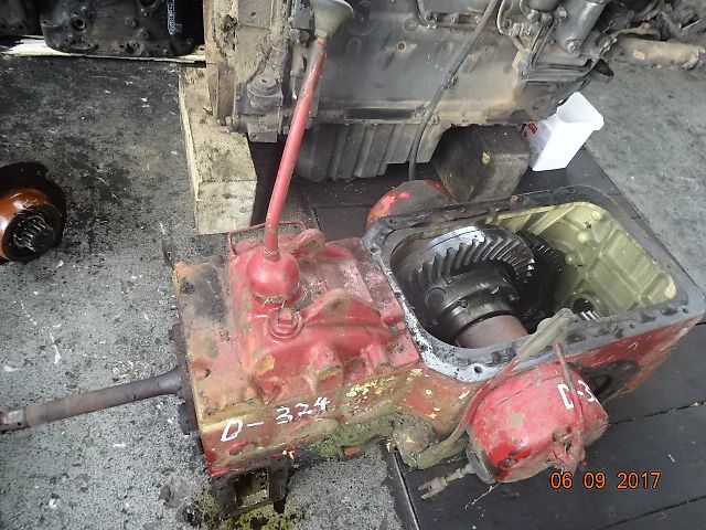 Case IH D 324- Getriebe mit Differential
