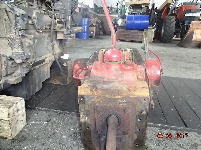 Case IH D 324- Getriebe mit Differential