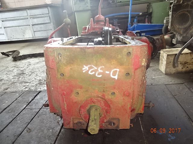 Case IH D 324- Getriebe mit Differential