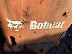 Bobcat T2250 - - Zwolnica - Zwrotnica - Półoś - Skrzynia - Silnik (Części zamienne)
