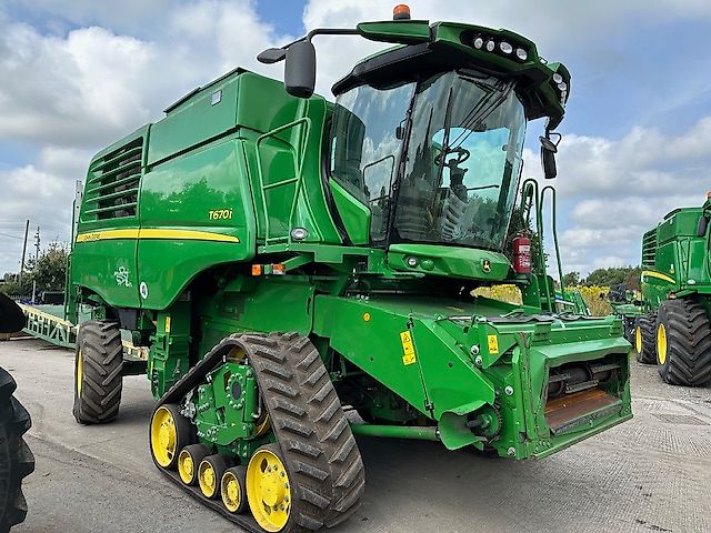 John Deere T670i