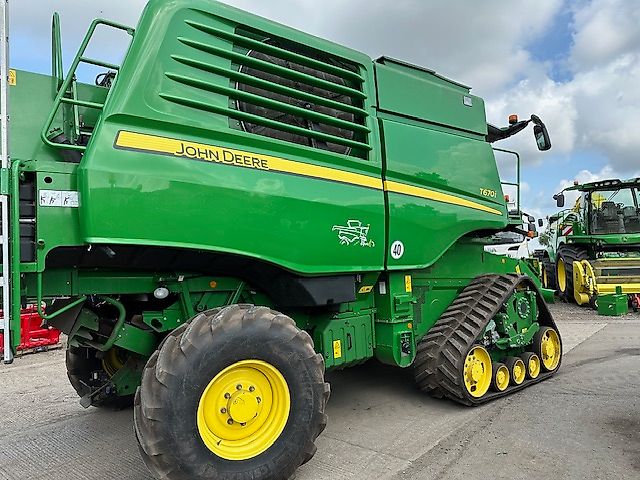 John Deere T670i