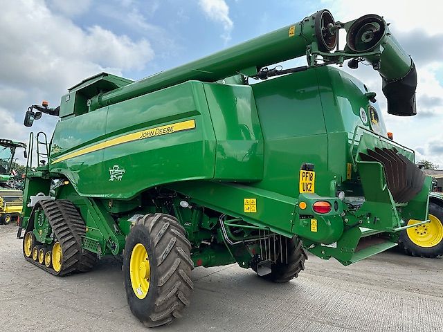 John Deere T670i