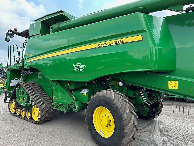 John Deere T670i