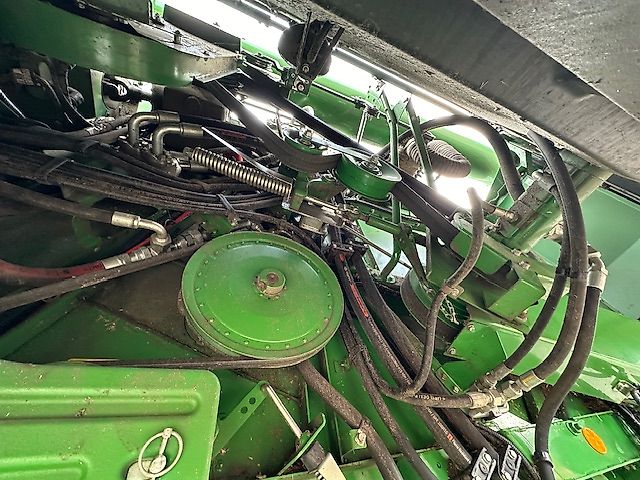 John Deere T670i