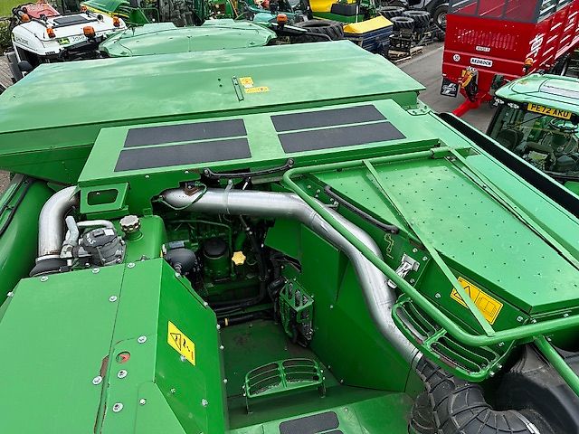 John Deere T670i