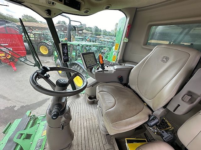 John Deere T670i