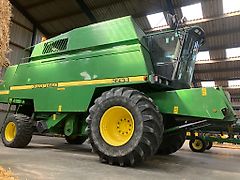 John Deere 2264