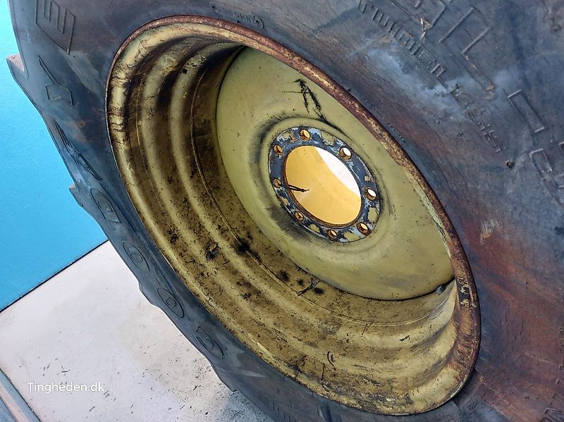 New Holland 32" 30.5L-32 (Spare part/Reservedel/Ersatzteil)