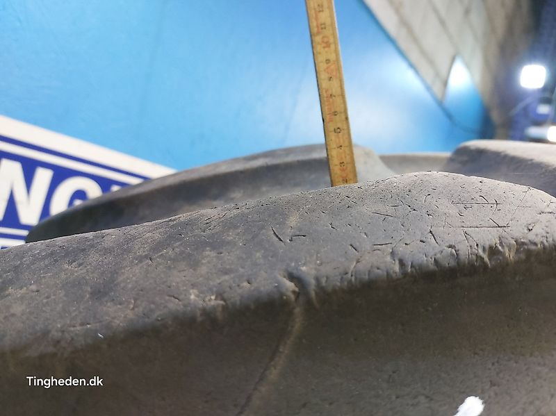 New Holland 32" 30.5L-32 (Spare part/Reservedel/Ersatzteil)