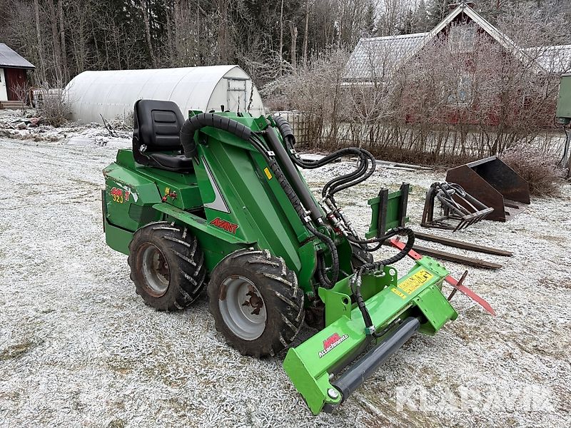 Kompaktlastare Avant 320 med Vedkkyv & flera redskap