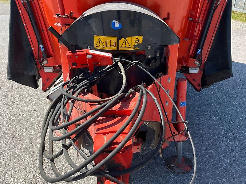 Kuhn 1670 Profile
