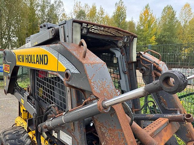New Holland L160