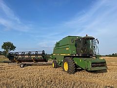 John Deere 2066