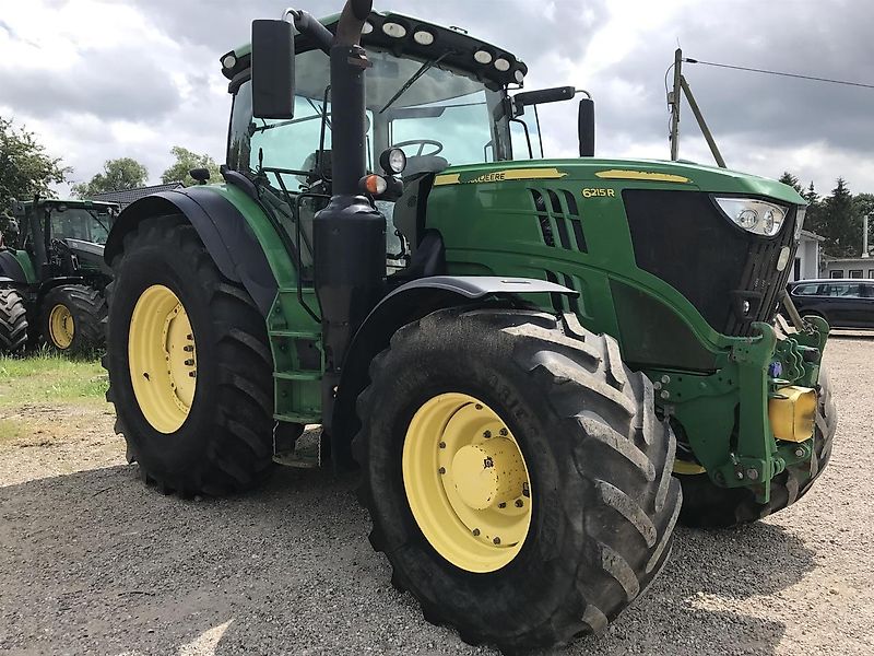 John Deere 6215R