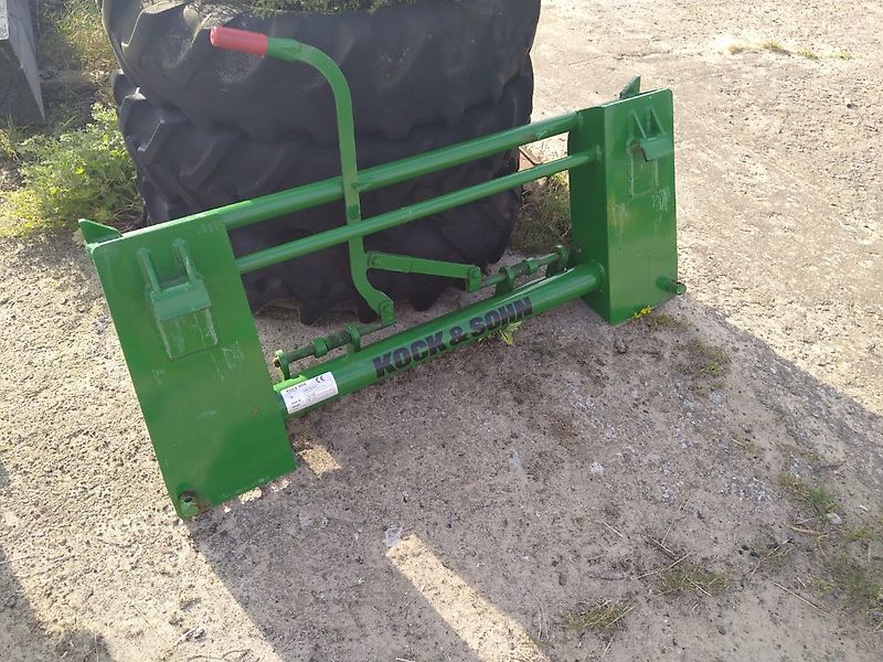 John Deere 4052M mit Frontlader