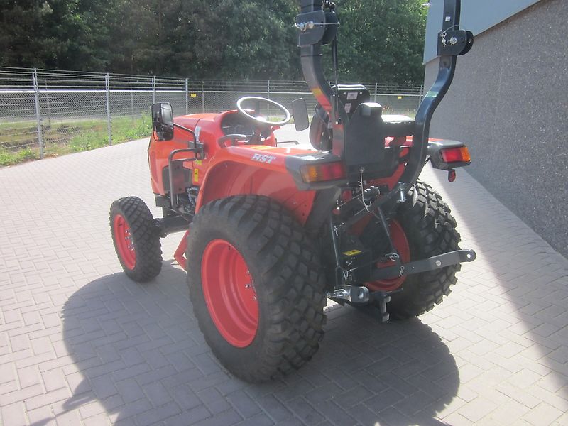 Kubota TRAKTOR L1-382 HDW