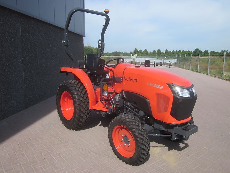 Kubota TRAKTOR L1-382 HDW