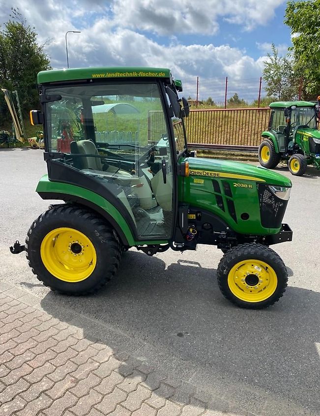 John Deere 2038R
