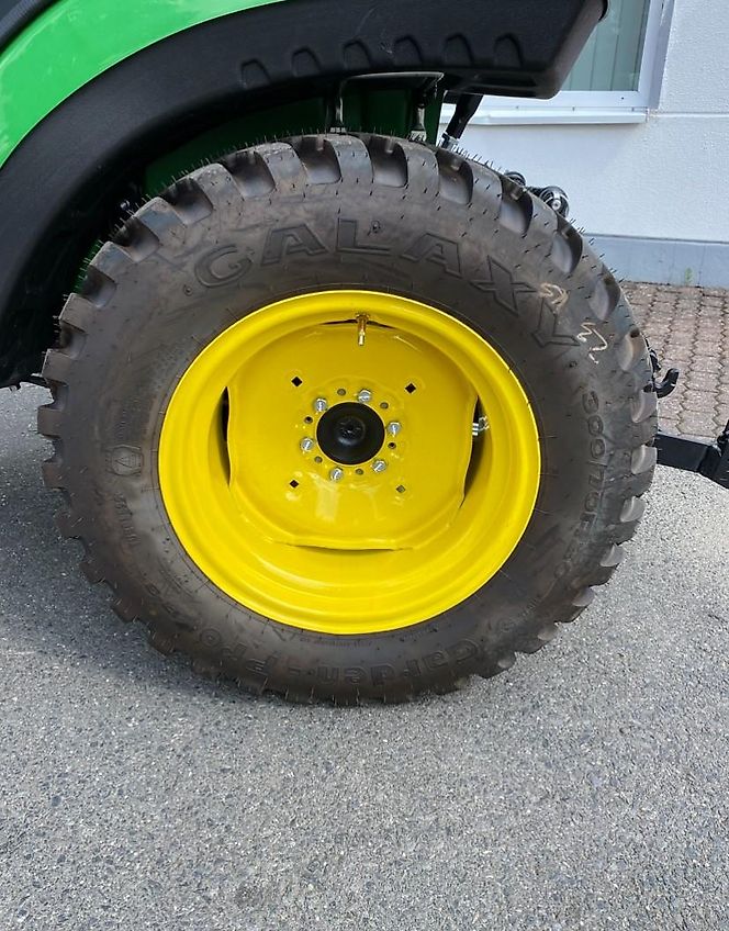 John Deere 2038R