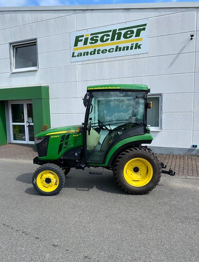 John Deere 2038R
