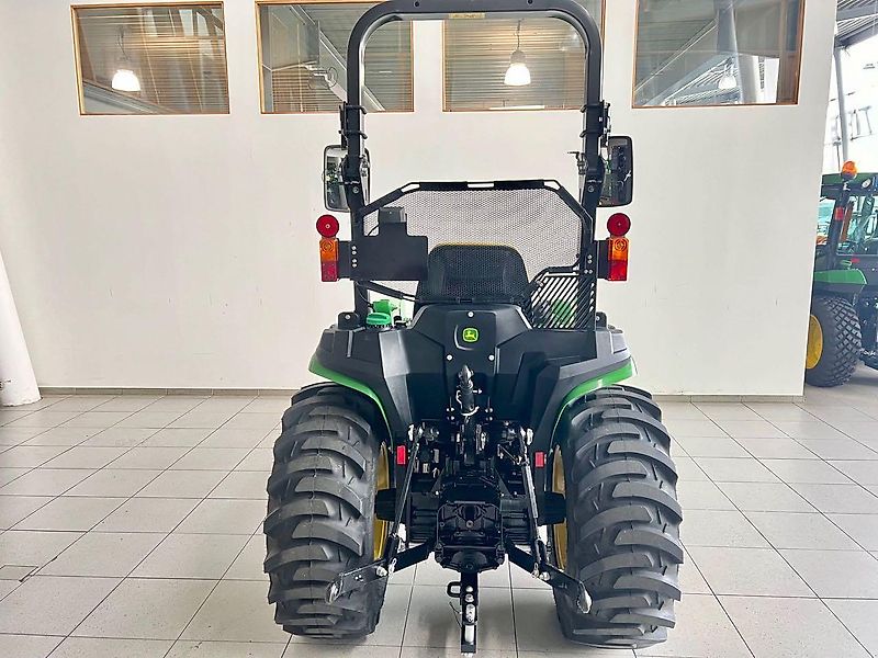 John Deere 3038E