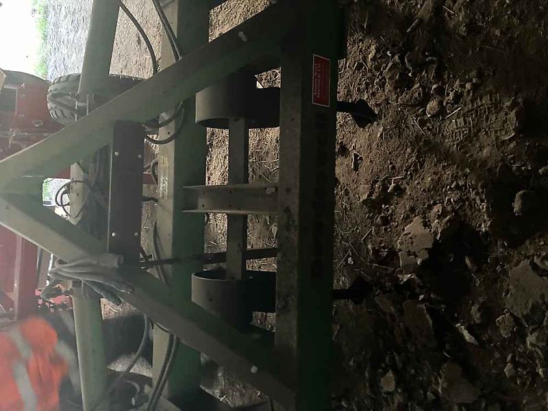 Dowdeswell Triple Bed Ridger, Hydraulic folding