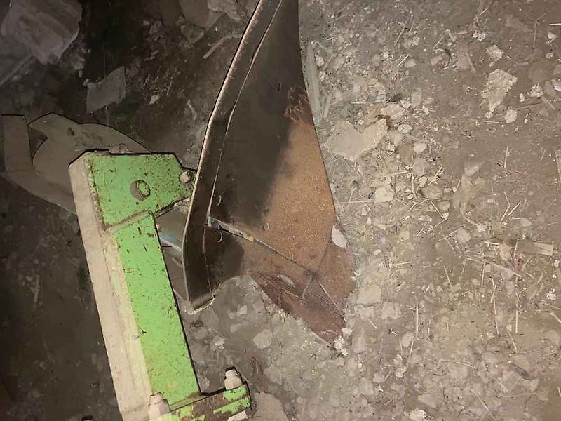 Dowdeswell Triple Bed Ridger, Hydraulic folding