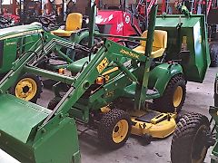 John Deere X748