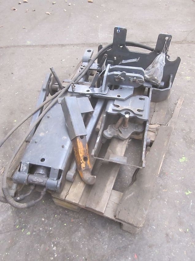 Renault Hitch u. Zugpendel f. Renault Ares 610 RZ